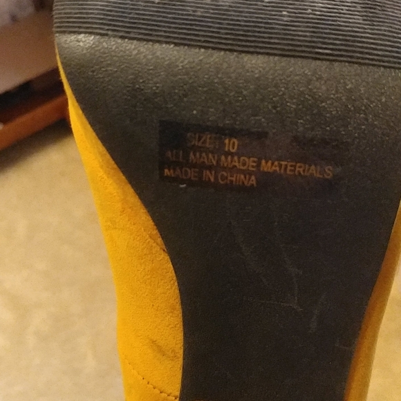 Mustard colored heels - Picture 4 of 7